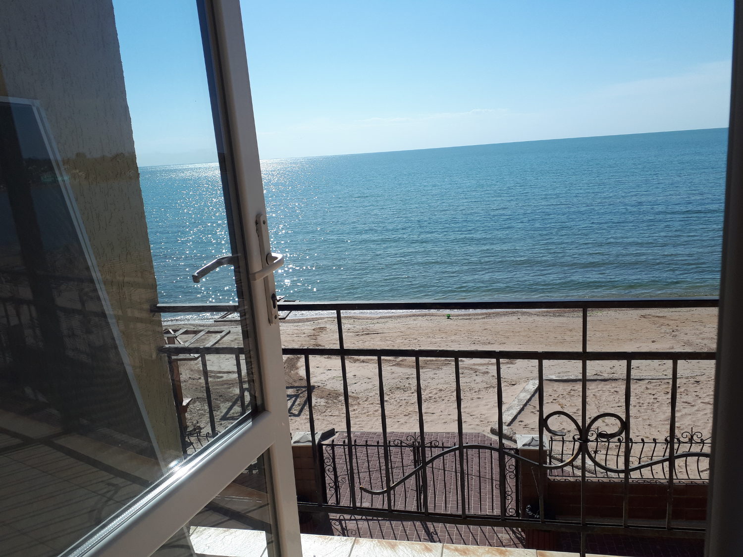 Двухкомнатный номер в Крыму с видом на море